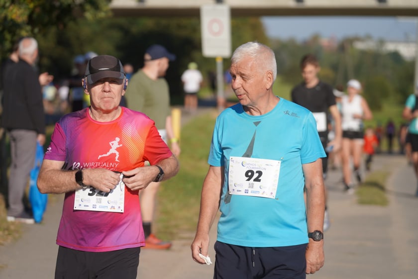 Biegacze i kibice na Orthos H2O Wrocław Półmaratonie