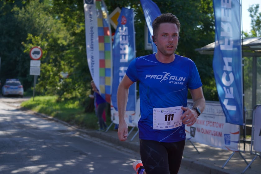 Biegacze i kibice na Orthos H2O Wrocław Półmaratonie