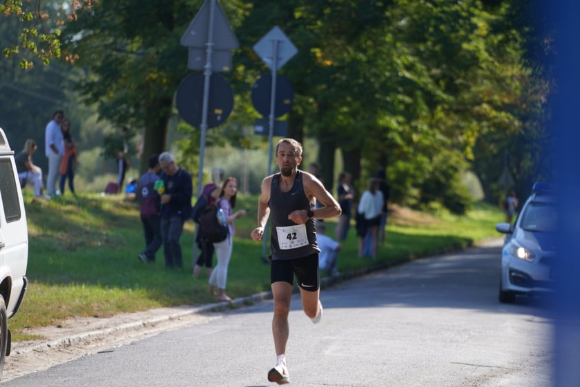 Biegacze i kibice na Orthos H2O Wrocław Półmaratonie