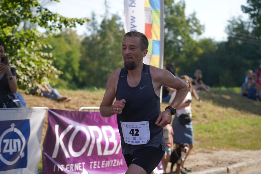 Biegacze i kibice na Orthos H2O Wrocław Półmaratonie