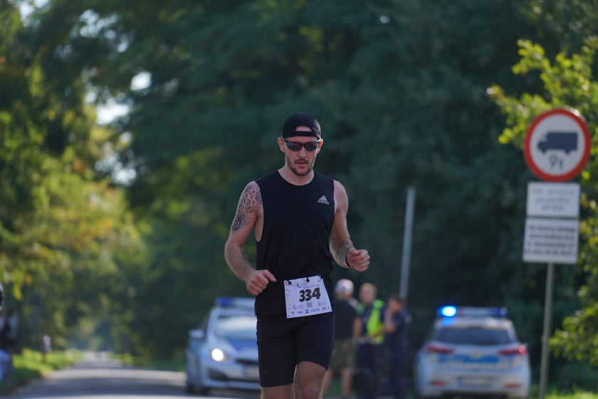 Biegacze i kibice na Orthos H2O Wrocław Półmaratonie