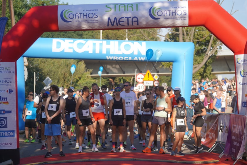 Biegacze i kibice na Orthos H2O Wrocław Półmaratonie