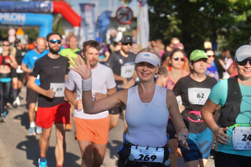 Biegacze i kibice na Orthos H2O Wrocław Półmaratonie