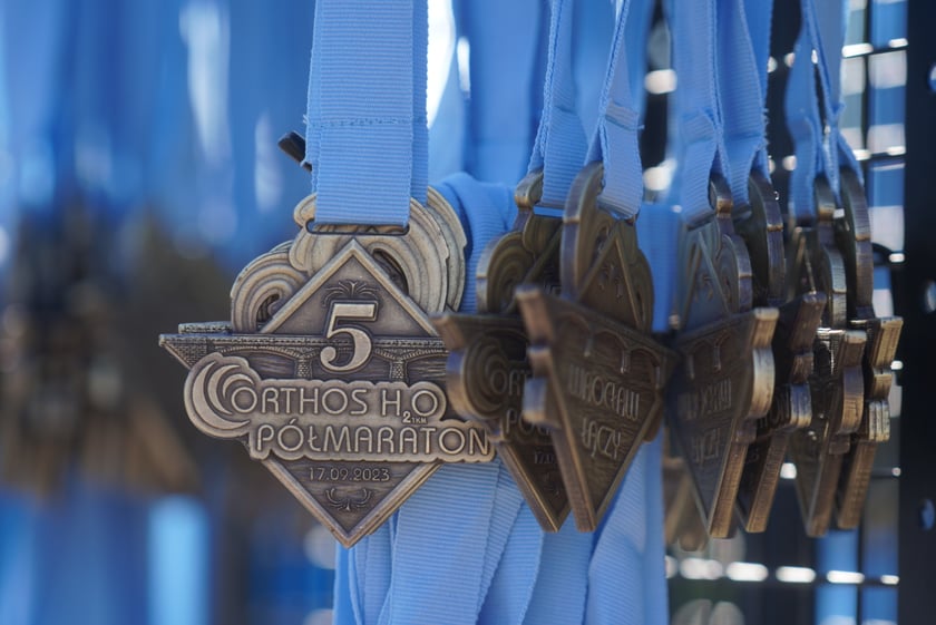 Biegacze i kibice na Orthos H2O Wrocław Półmaratonie