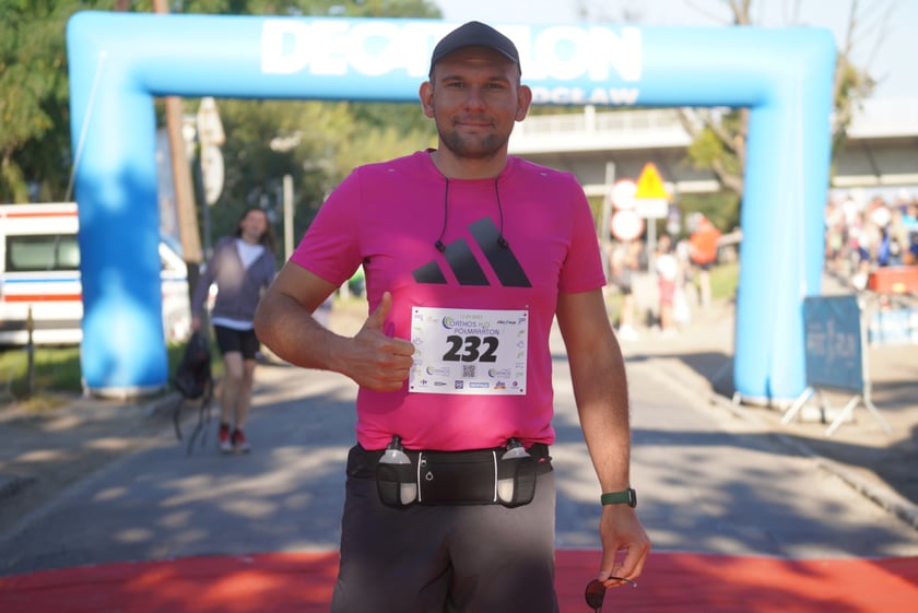Biegacze i kibice na Orthos H2O Wrocław Półmaratonie