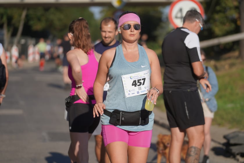 Biegacze i kibice na Orthos H2O Wrocław Półmaratonie