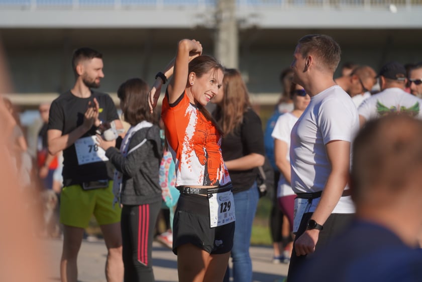 Biegacze i kibice na Orthos H2O Wrocław Półmaratonie