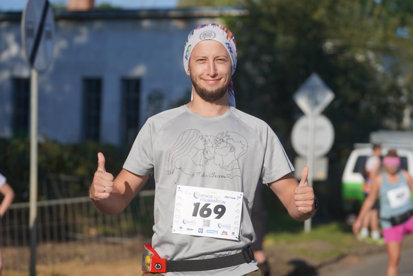 Biegacze i kibice na Orthos H2O Wrocław Półmaratonie