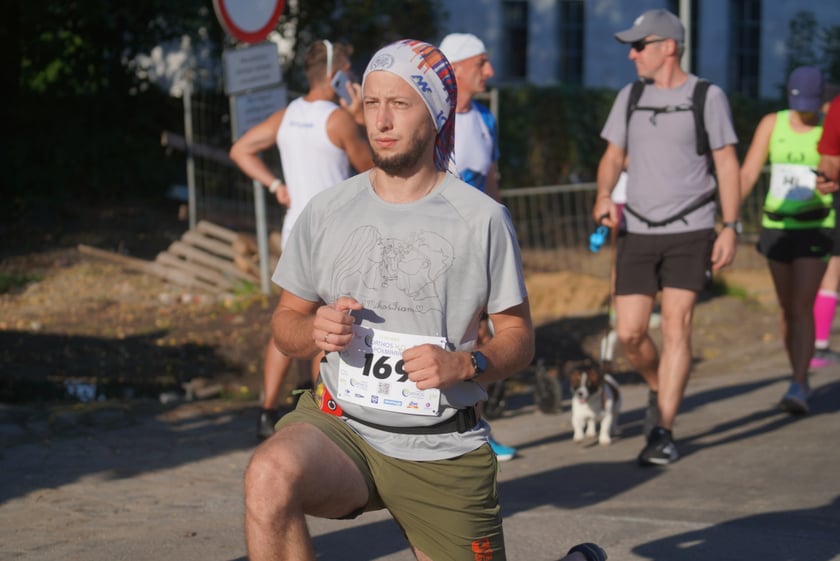 Biegacze i kibice na Orthos H2O Wrocław Półmaratonie