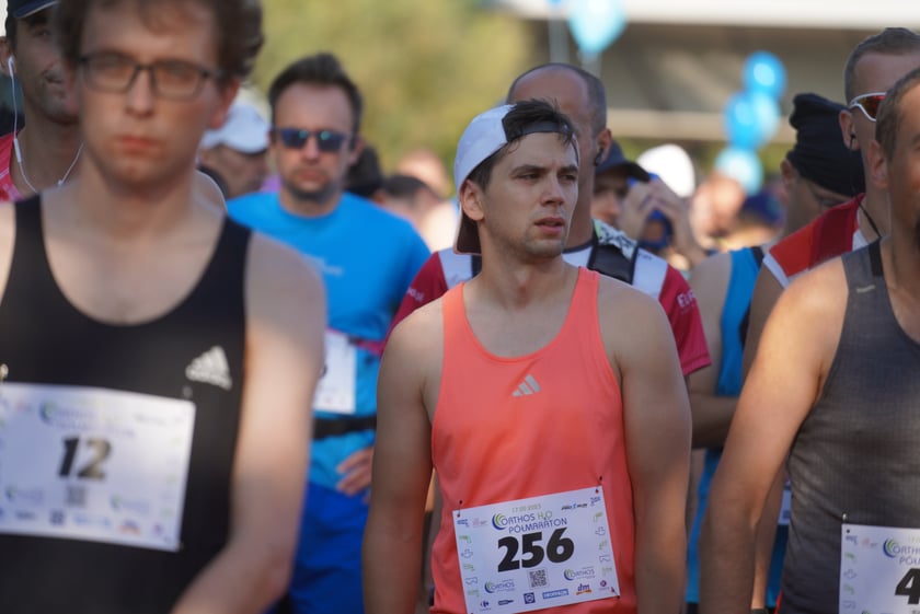 Biegacze i kibice na Orthos H2O Wrocław Półmaratonie
