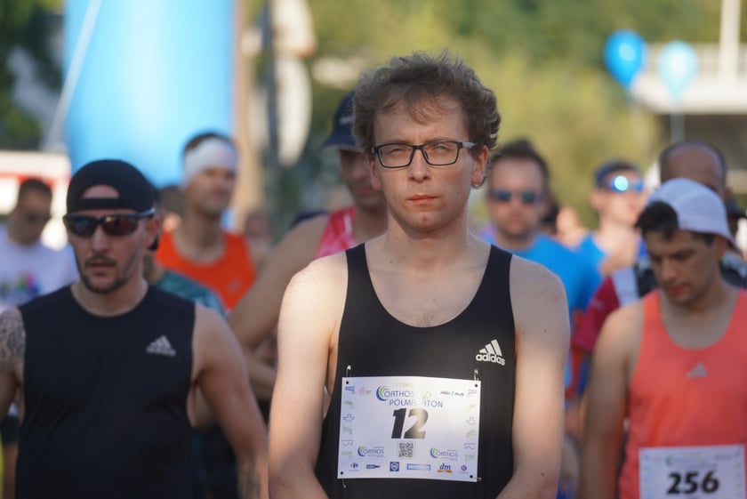 Biegacze i kibice na Orthos H2O Wrocław Półmaratonie