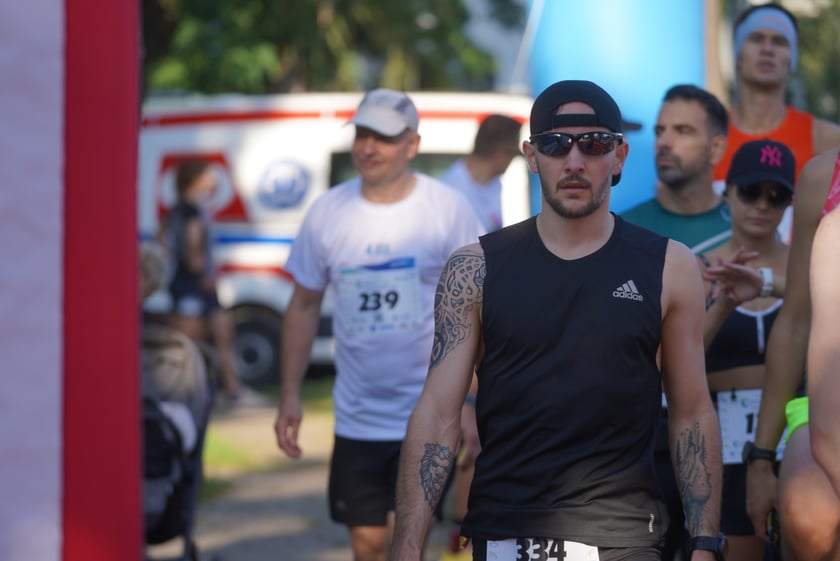 Biegacze i kibice na Orthos H2O Wrocław Półmaratonie