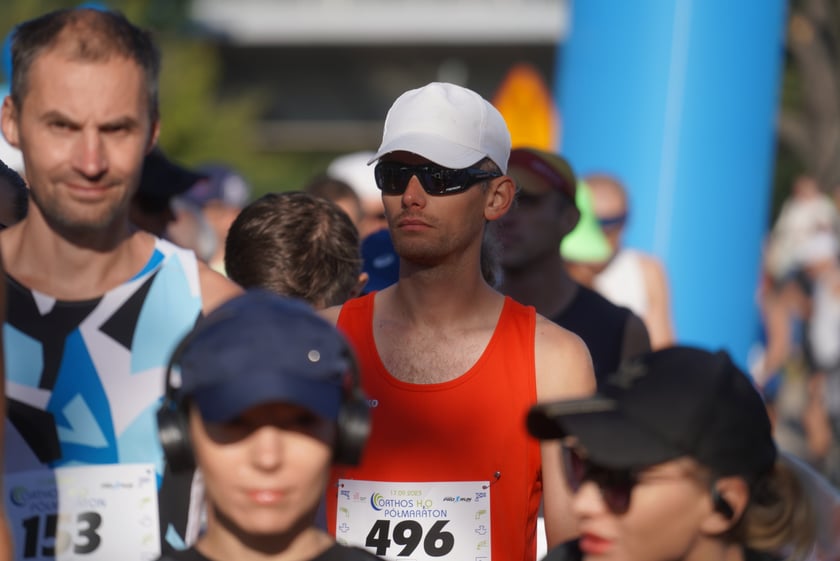 Biegacze i kibice na Orthos H2O Wrocław Półmaratonie