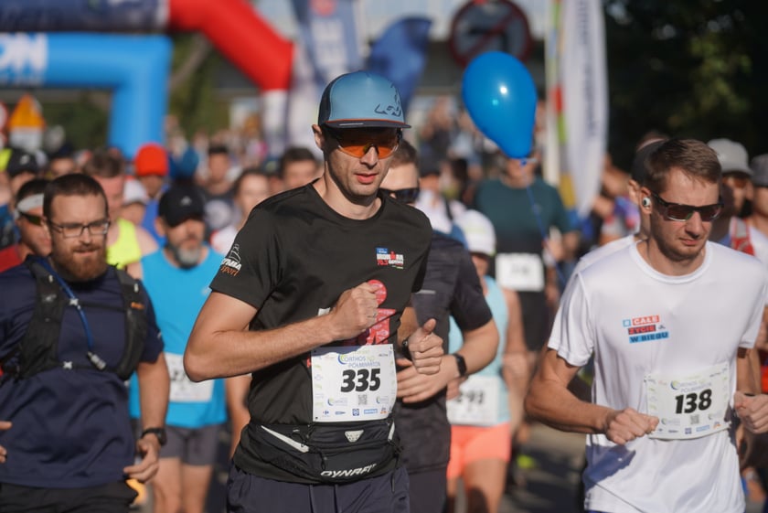 Biegacze i kibice na Orthos H2O Wrocław Półmaratonie