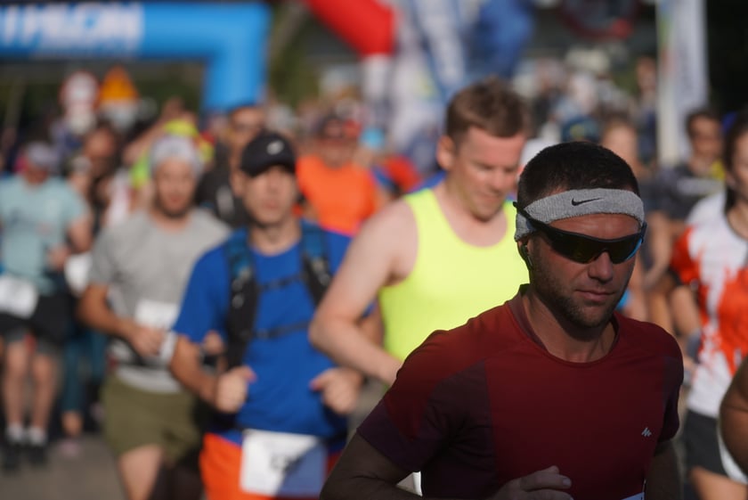 Biegacze i kibice na Orthos H2O Wrocław Półmaratonie