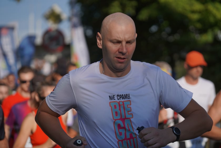 Biegacze i kibice na Orthos H2O Wrocław Półmaratonie