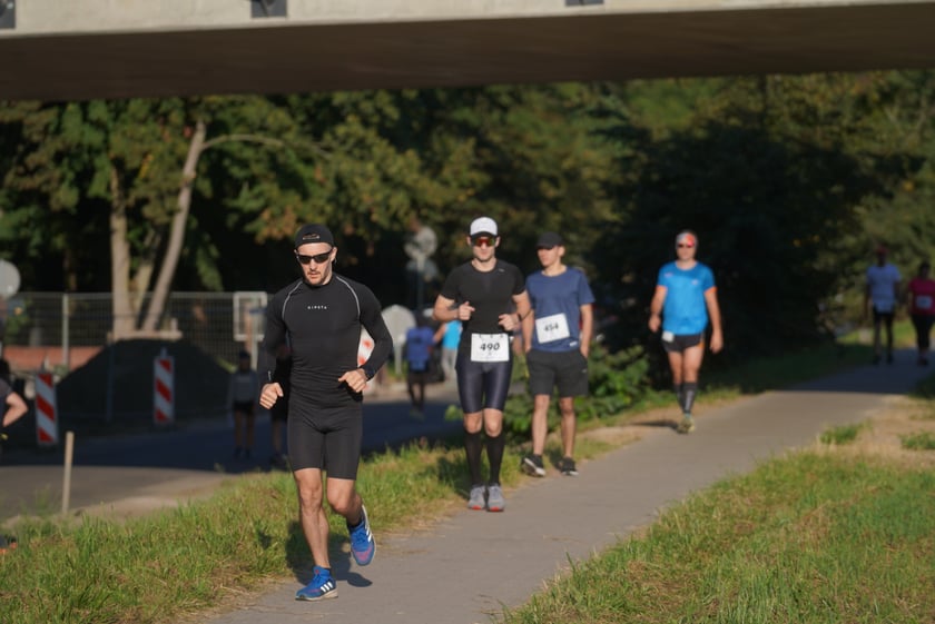 Biegacze i kibice na Orthos H2O Wrocław Półmaratonie