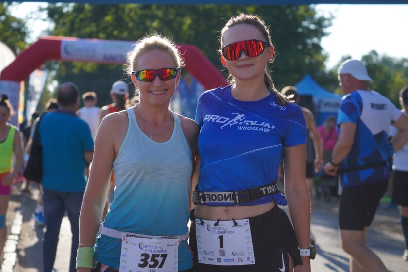 Biegacze i kibice na Orthos H2O Wrocław Półmaratonie