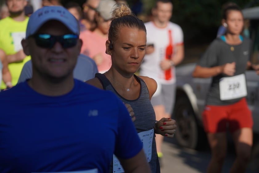 Biegacze i kibice na Orthos H2O Wrocław Półmaratonie