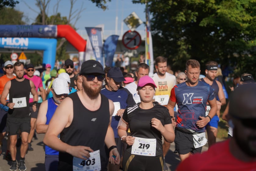 Biegacze i kibice na Orthos H2O Wrocław Półmaratonie