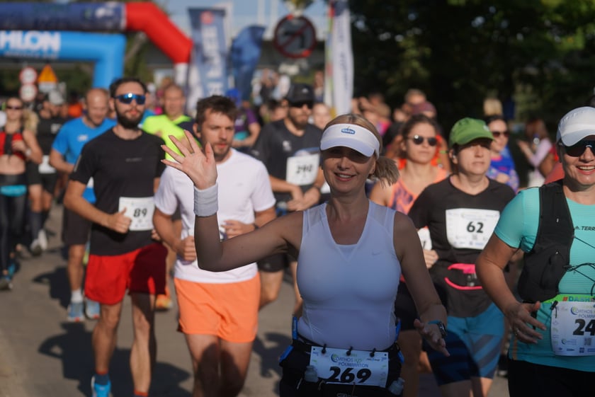 Biegacze i kibice na Orthos H2O Wrocław Półmaratonie