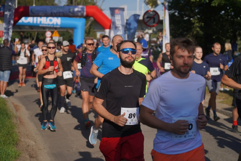 Biegacze i kibice na Orthos H2O Wrocław Półmaratonie