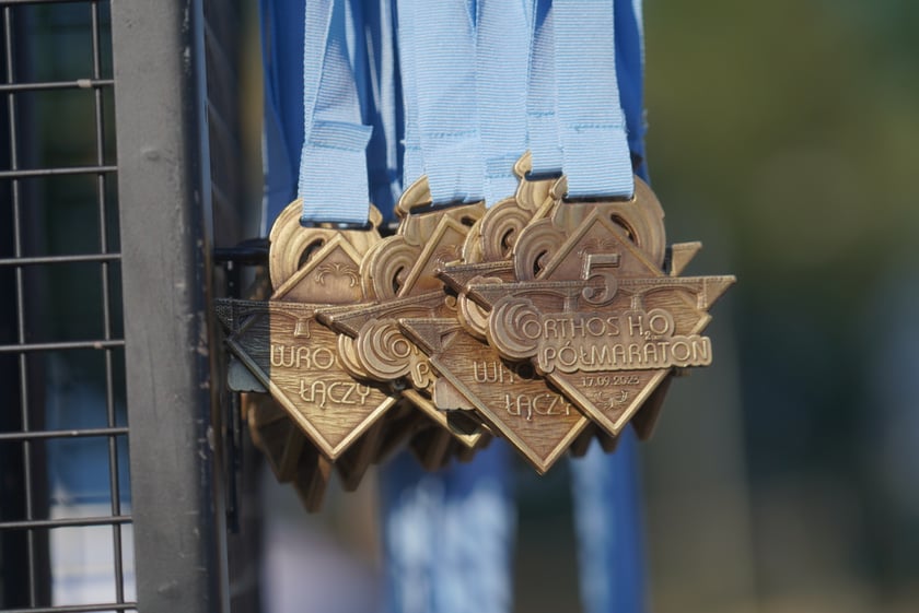 Biegacze i kibice na Orthos H2O Wrocław Półmaratonie