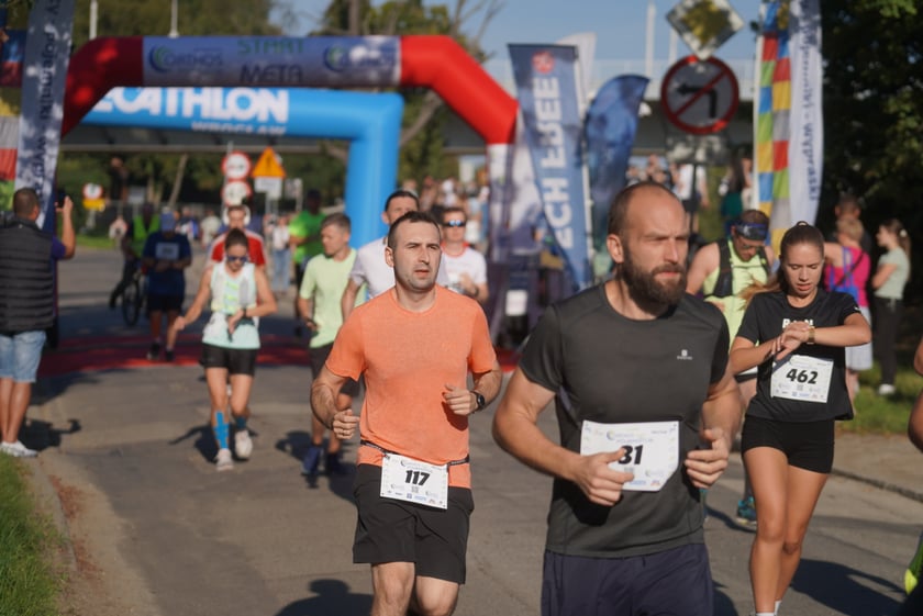 Biegacze i kibice na Orthos H2O Wrocław Półmaratonie