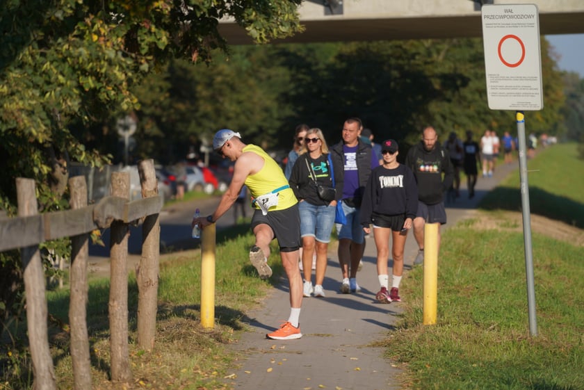 Biegacze i kibice na Orthos H2O Wrocław Półmaratonie