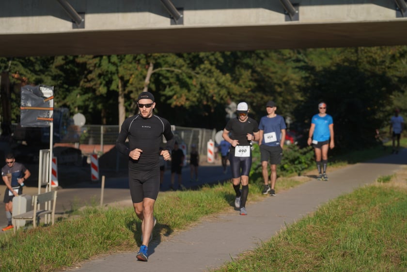 Biegacze i kibice na Orthos H2O Wrocław Półmaratonie