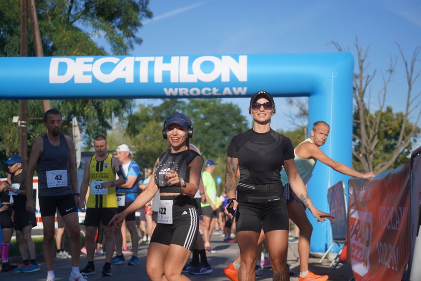 Biegacze i kibice na Orthos H2O Wrocław Półmaratonie