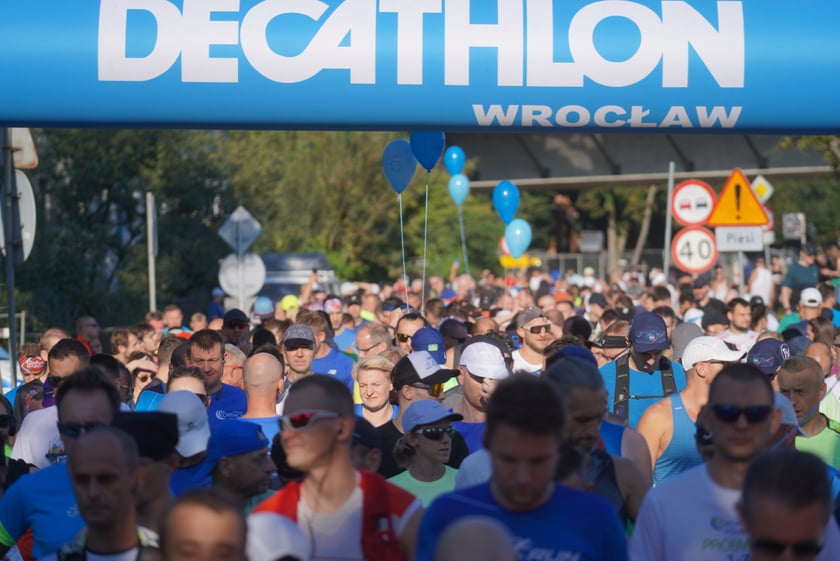 Biegacze i kibice na Orthos H2O Wrocław Półmaratonie
