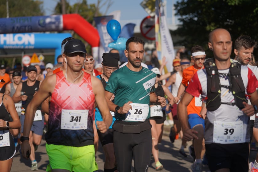 Biegacze i kibice na Orthos H2O Wrocław Półmaratonie