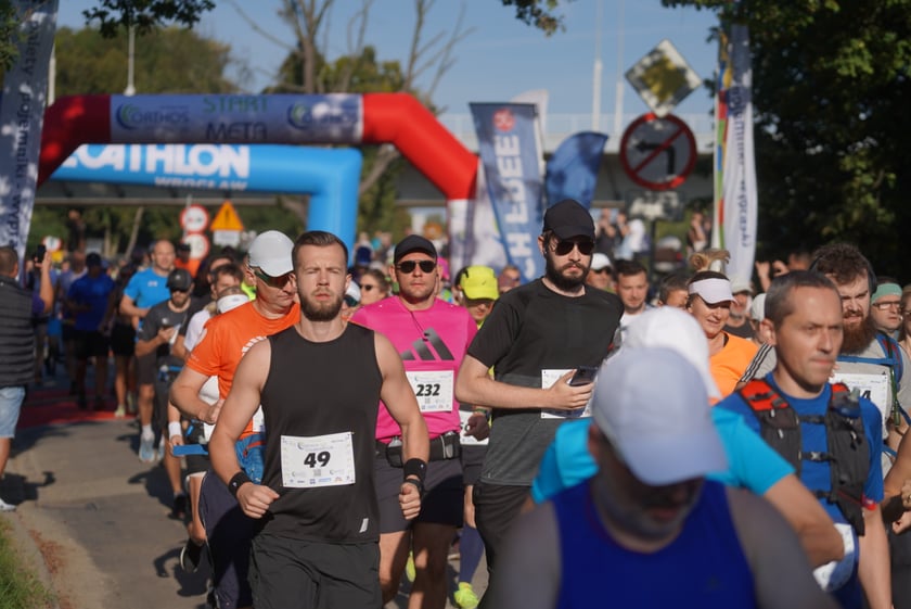 Biegacze i kibice na Orthos H2O Wrocław Półmaratonie