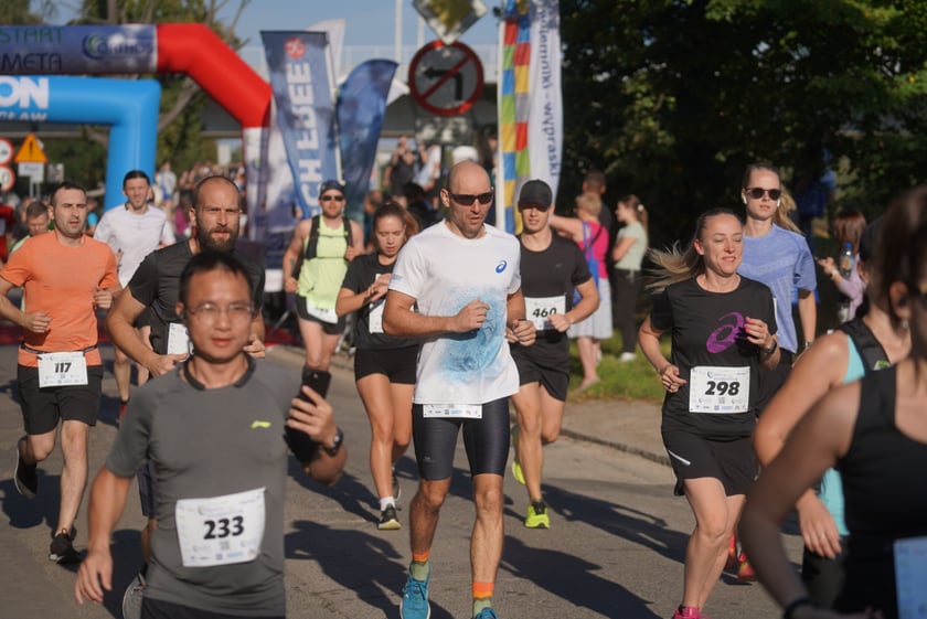 Biegacze i kibice na Orthos H2O Wrocław Półmaratonie