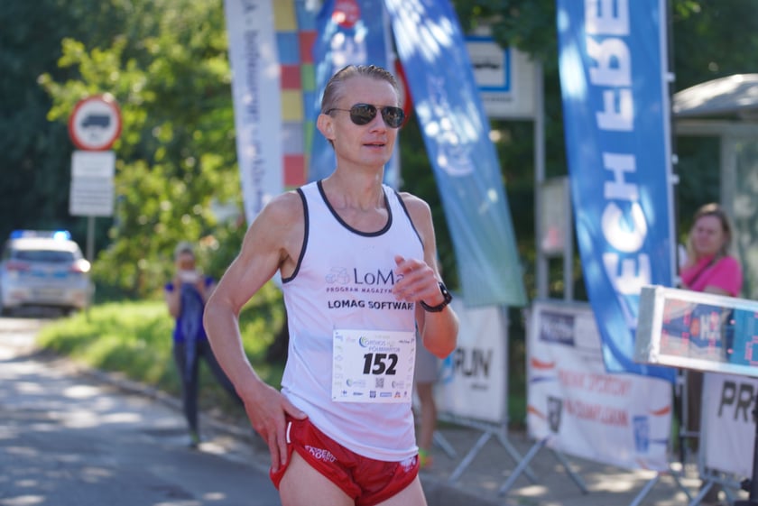 Biegacze i kibice na Orthos H2O Wrocław Półmaratonie