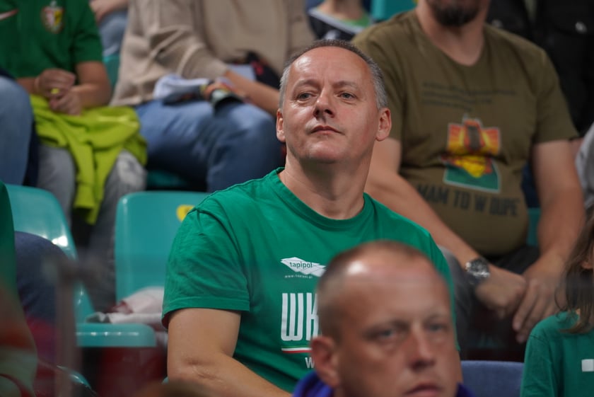 Kibice na meczu Śląska Wrocław z Arką Gdynia w hali Orbita.