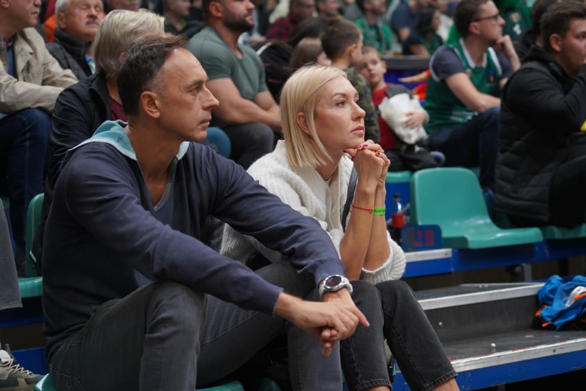 Kibice na meczu Śląska Wrocław z Arką Gdynia w hali Orbita.