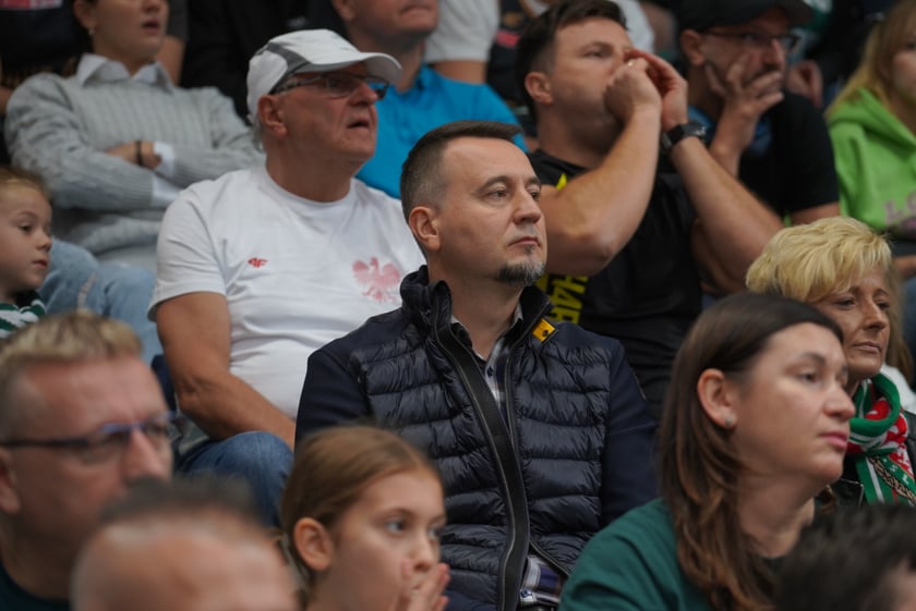 Kibice na meczu Śląska Wrocław z Arką Gdynia w hali Orbita.