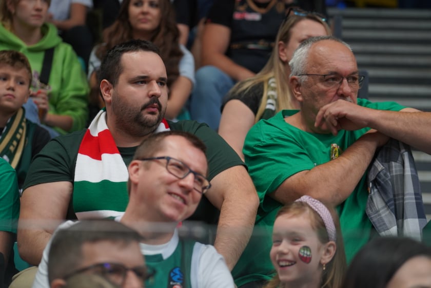 Kibice na meczu Śląska Wrocław z Arką Gdynia w hali Orbita.