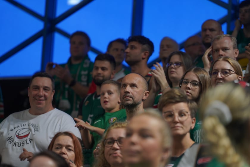 Kibice na meczu Śląska Wrocław z Arką Gdynia w hali Orbita.