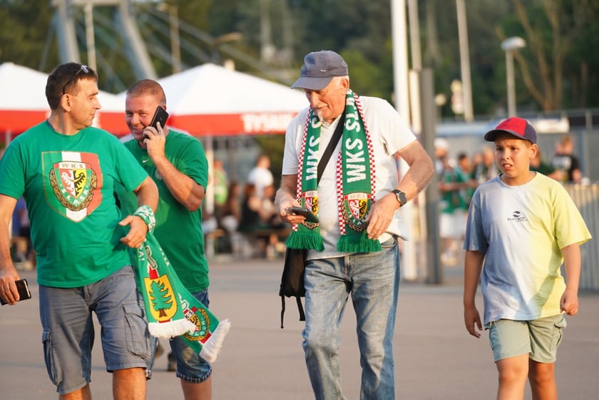 Kibice w drodze na mecz