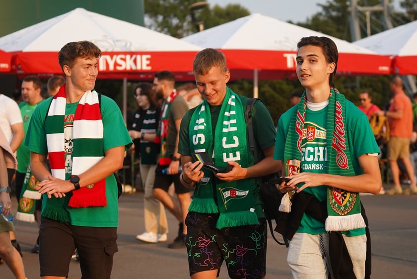 Kibice w drodze na mecz