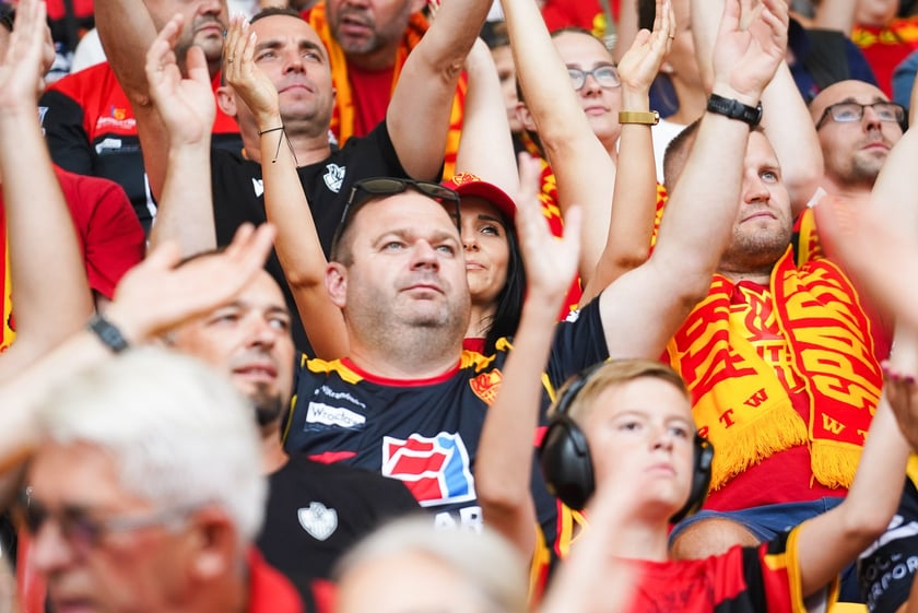 Kibice podczas meczu żużlowego Betard Sparta Wrocław - Motor Lublin na Stadionie Olimpijskim we Wrocławiu - 9 sierpnia 2024 r.
