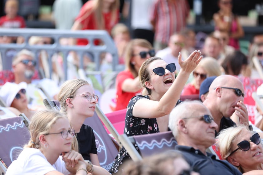 Finałowy mecz Polska-Francja  w siatkówce mężczyzn - Strefa Kibica w Porcie Węglowym we Wrocławiu
