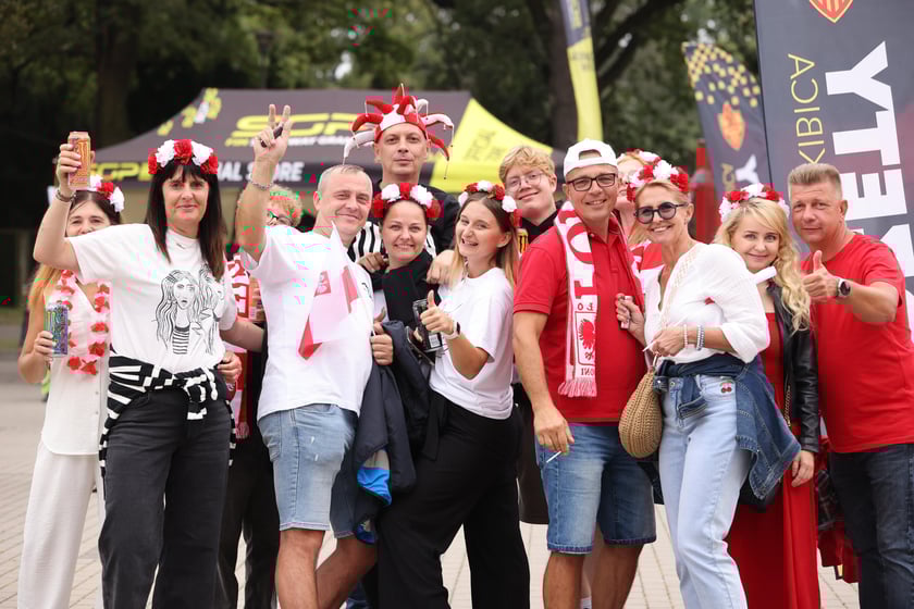 Żużel na Olimpijskim. Na zdjęciu kibice