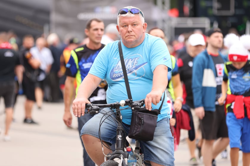 Żużel na Olimpijskim. Na zdjęciu kibice