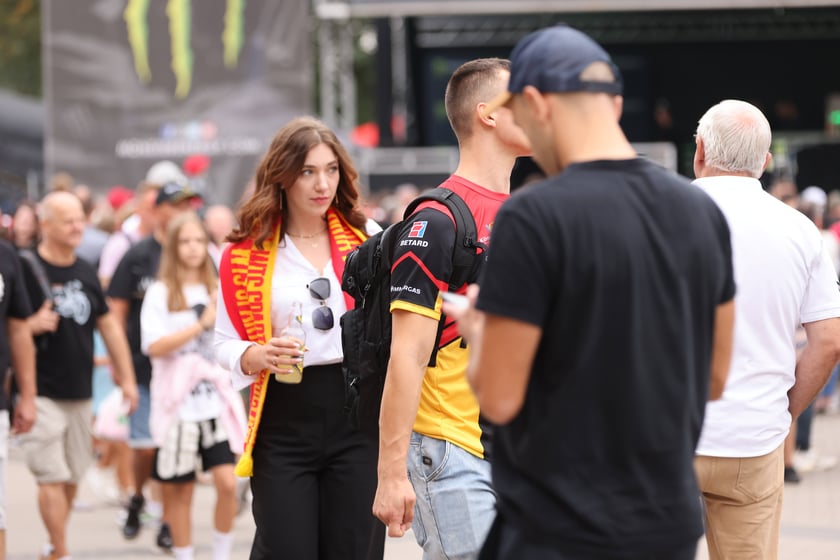 Żużel na Olimpijskim. Na zdjęciu kibice