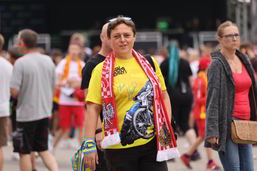Żużel na Olimpijskim. Na zdjęciu kibice