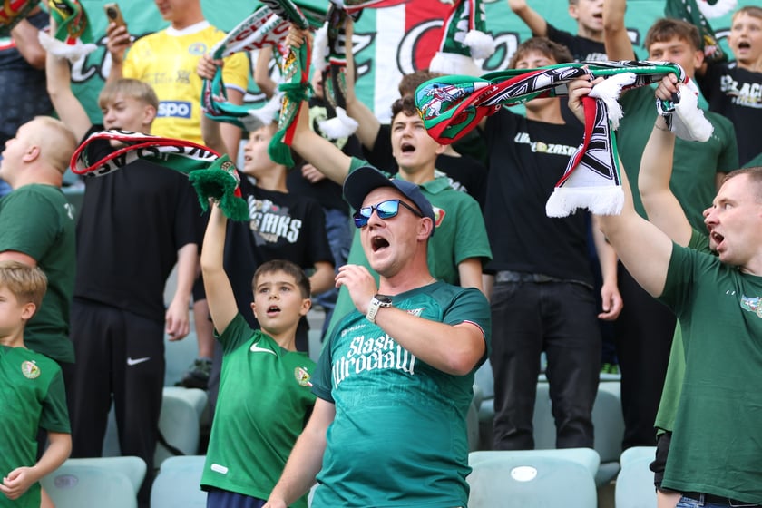 Mecz Śląsk-Wrocław vs Wieczysta Krak&oacute;w. Remis, a kibice na medal